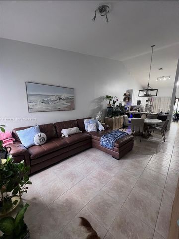 1021 NW 79th Ave, Plantation, FL 33322