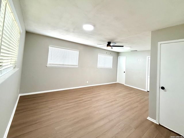 3207 Colony Dr, San Antonio, TX 78230
