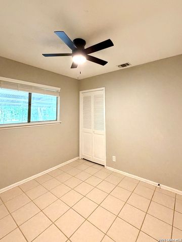 3207 Colony Dr, San Antonio, TX 78230