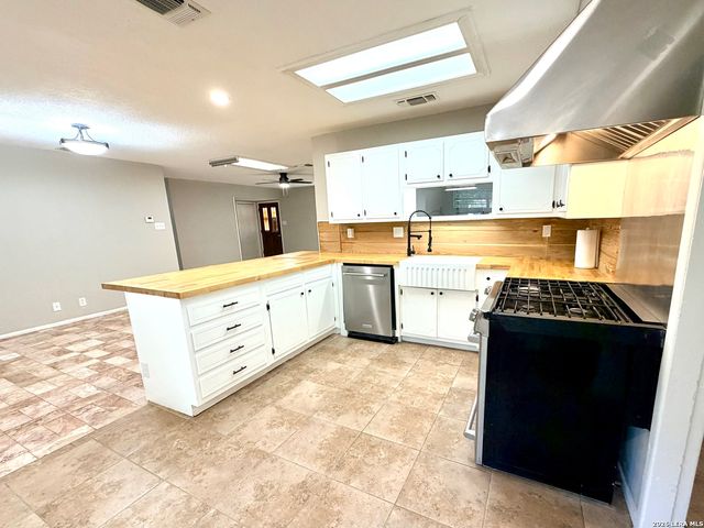 3207 Colony Dr, San Antonio, TX 78230