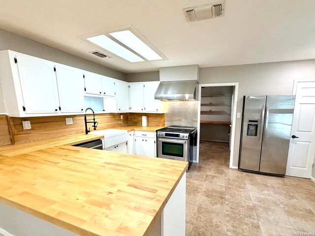 3207 Colony Dr, San Antonio, TX 78230
