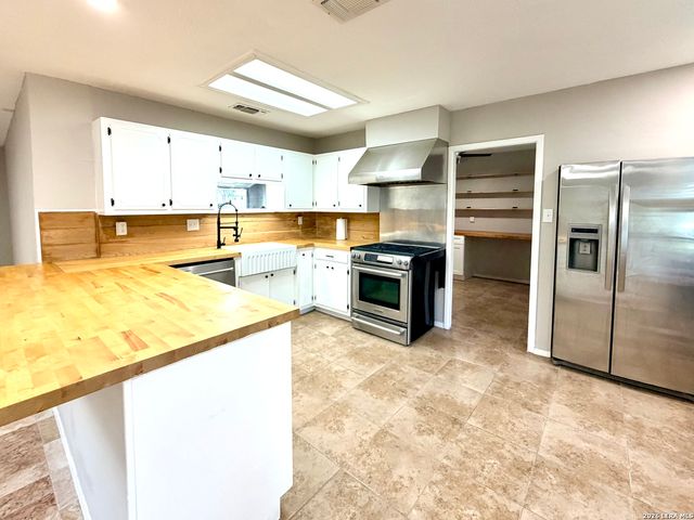 3207 Colony Dr, San Antonio, TX 78230