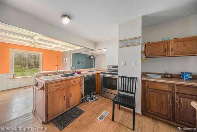 18600 Manitou Road, Addison, MI 49220