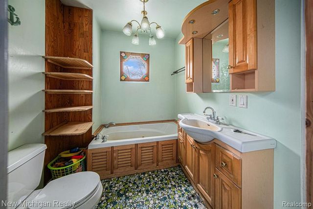 18600 Manitou Road, Addison, MI 49220