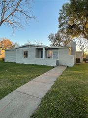 611 Sarah Street, Edna, TX 77957