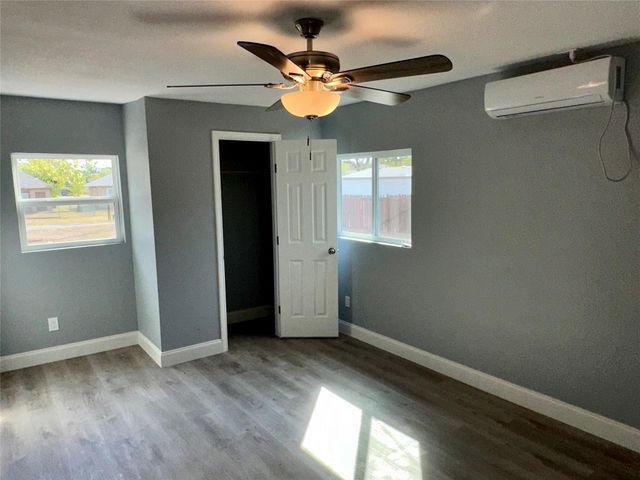 712 W Bond Street, Denison, TX 75020