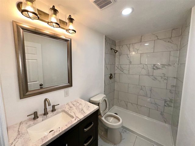 712 W Bond Street, Denison, TX 75020