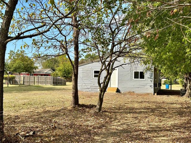 712 W Bond Street, Denison, TX 75020