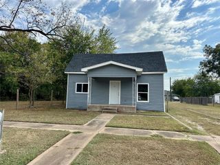 712 W Bond Street, Denison, TX 75020