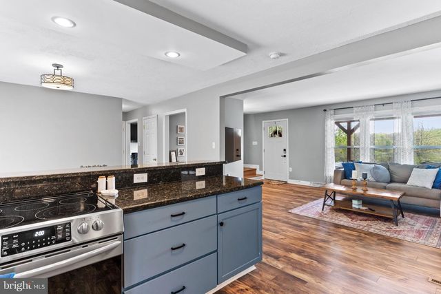 60 BUNKER LN, Etters, PA 17319