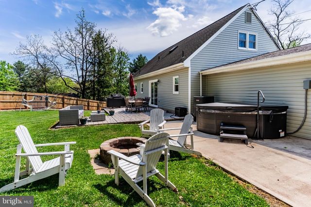 60 BUNKER LN, Etters, PA 17319
