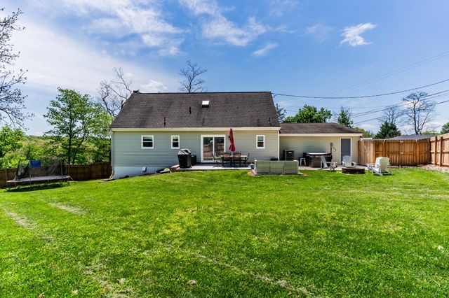 60 BUNKER LN, Etters, PA 17319