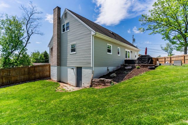 60 BUNKER LN, Etters, PA 17319