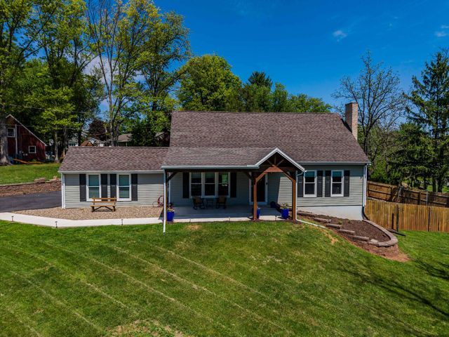 60 BUNKER LN, Etters, PA 17319