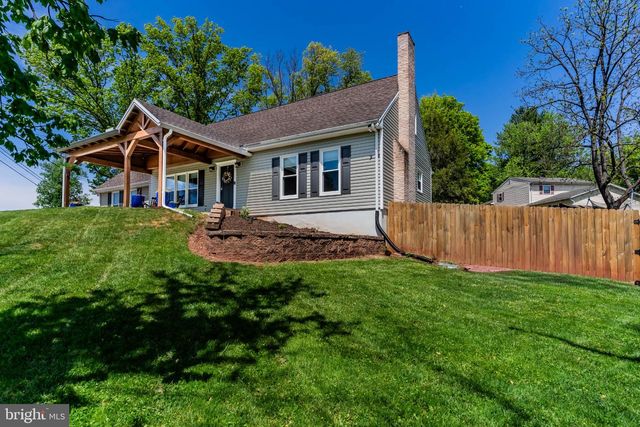 60 BUNKER LN, Etters, PA 17319
