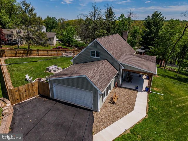 60 BUNKER LN, Etters, PA 17319
