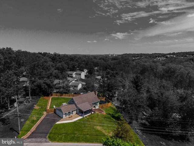 60 BUNKER LN, Etters, PA 17319