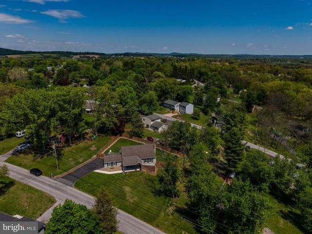 60 BUNKER LN, Etters, PA 17319
