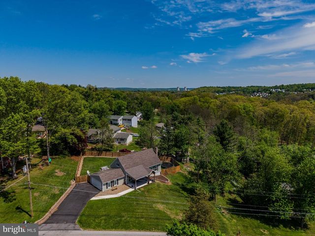 60 BUNKER LN, Etters, PA 17319