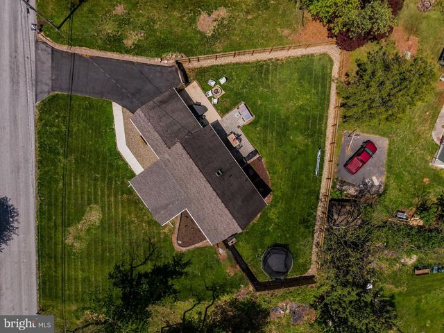 60 BUNKER LN, Etters, PA 17319
