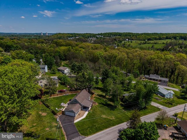60 BUNKER LN, Etters, PA 17319