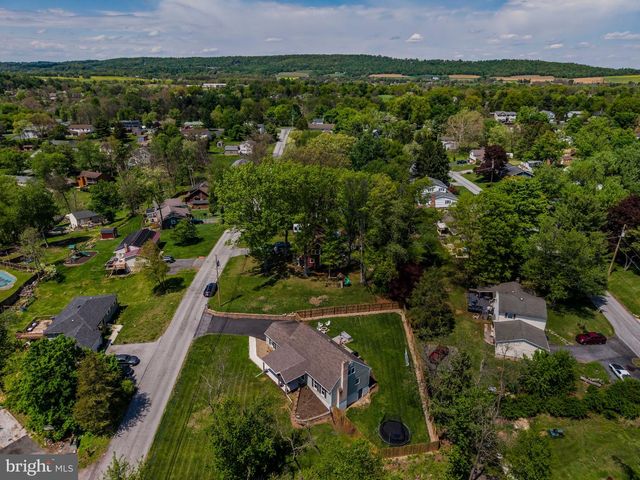 60 BUNKER LN, Etters, PA 17319