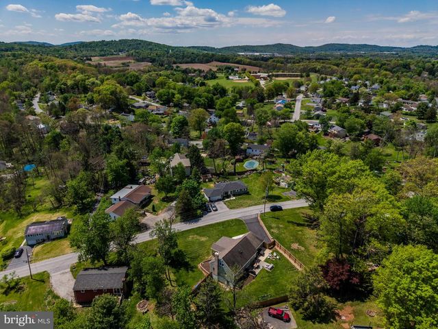 60 BUNKER LN, Etters, PA 17319