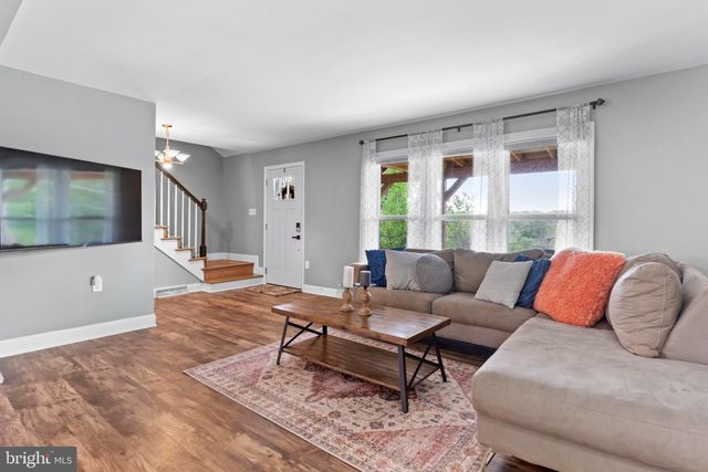60 BUNKER LN, Etters, PA 17319