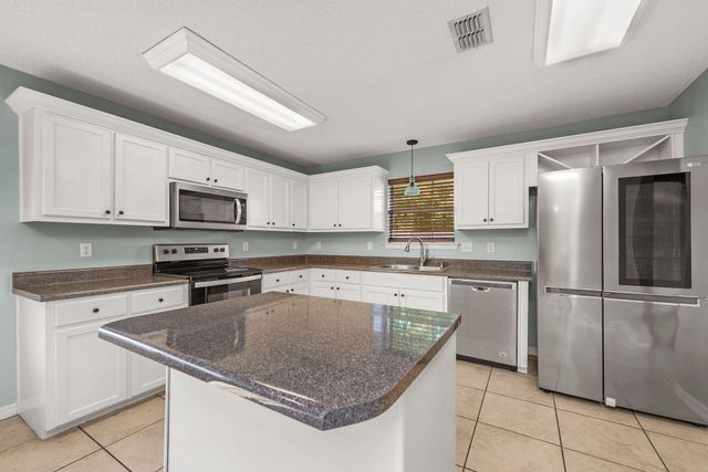 2412 Kodiak Court, Navarre, FL 32566