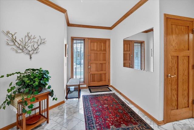 2999 Woods Edge Way, Fitchburg, WI 53711