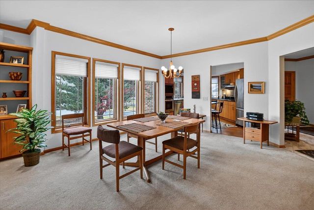 2999 Woods Edge Way, Fitchburg, WI 53711