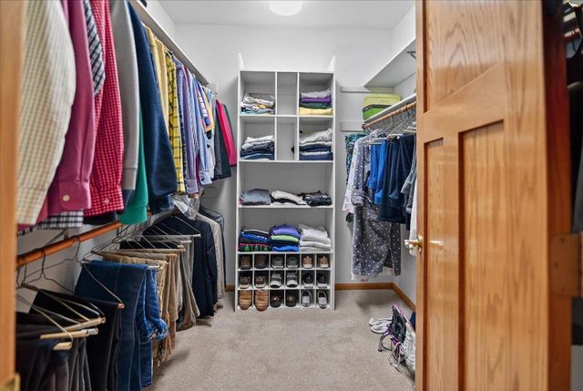 2999 Woods Edge Way, Fitchburg, WI 53711