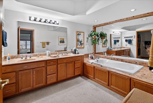 2999 Woods Edge Way, Fitchburg, WI 53711