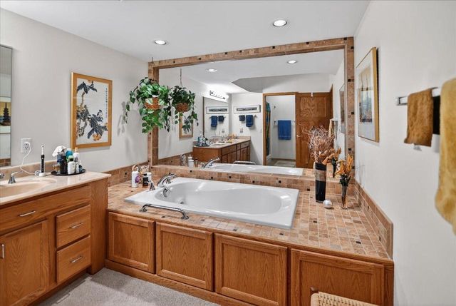 2999 Woods Edge Way, Fitchburg, WI 53711