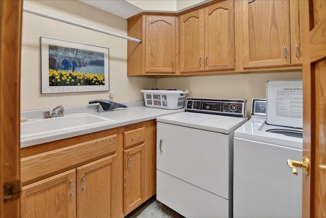 2999 Woods Edge Way, Fitchburg, WI 53711