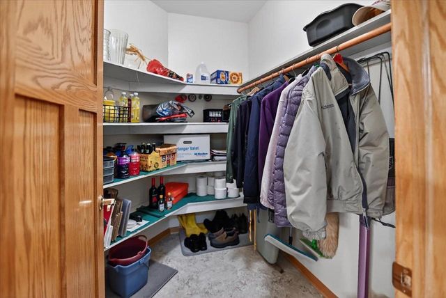 2999 Woods Edge Way, Fitchburg, WI 53711