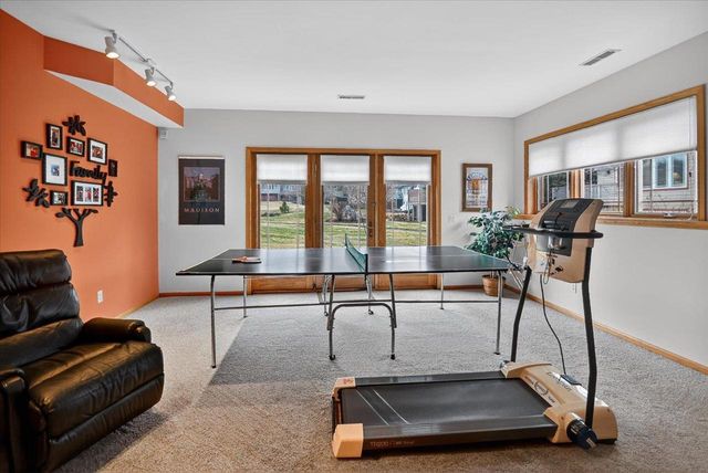 2999 Woods Edge Way, Fitchburg, WI 53711