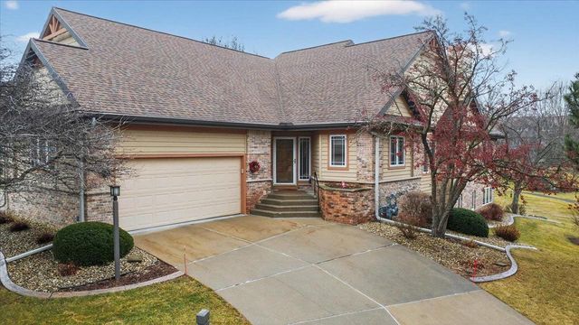2999 Woods Edge Way, Fitchburg, WI 53711