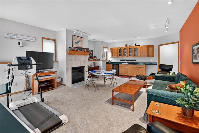 2999 Woods Edge Way, Fitchburg, WI 53711