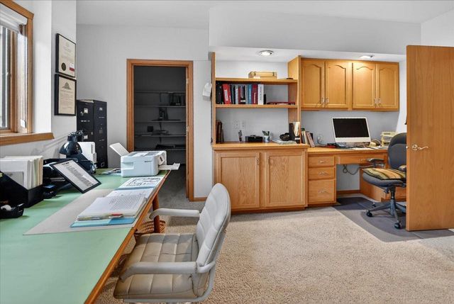 2999 Woods Edge Way, Fitchburg, WI 53711