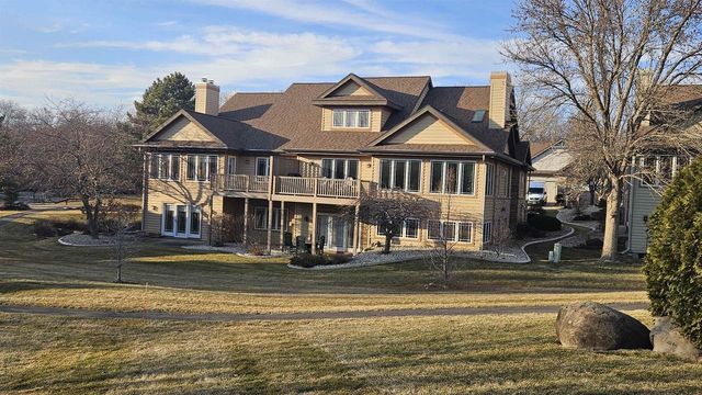 2999 Woods Edge Way, Fitchburg, WI 53711
