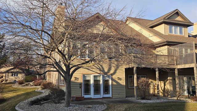 2999 Woods Edge Way, Fitchburg, WI 53711
