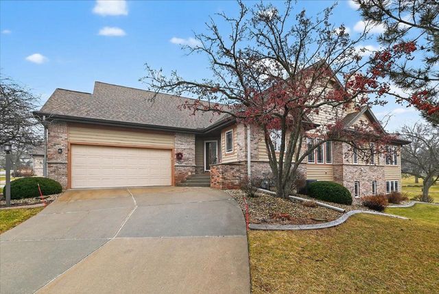 2999 Woods Edge Way, Fitchburg, WI 53711