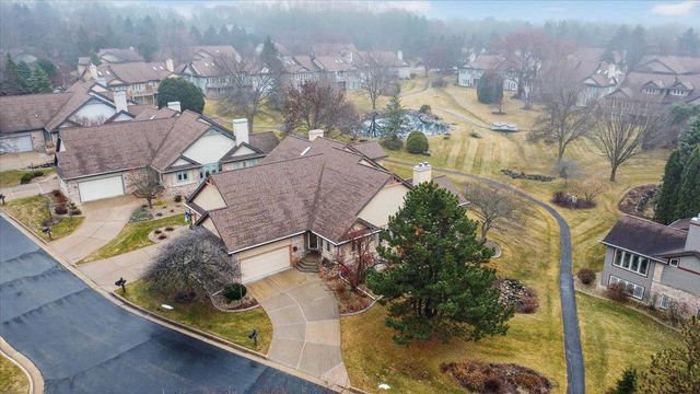 2999 Woods Edge Way, Fitchburg, WI 53711