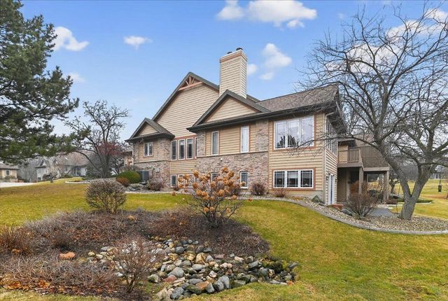 2999 Woods Edge Way, Fitchburg, WI 53711