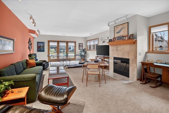 2999 Woods Edge Way, Fitchburg, WI 53711