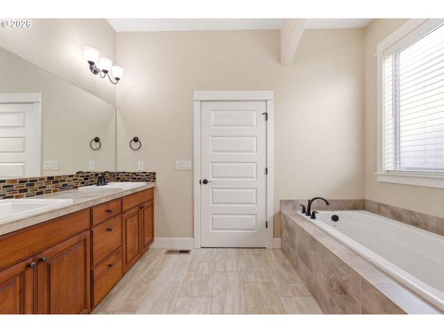 12404 Ne 53RD Ave, Vancouver, WA 98660