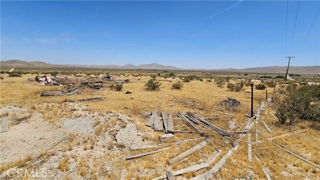 1 Buckhorn Trail, Helendale, CA 92342