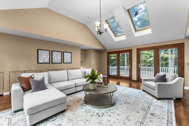 90 Deacon Haynes Rd, Concord, MA 01742