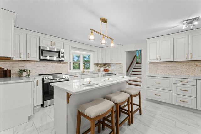 90 Deacon Haynes Rd, Concord, MA 01742